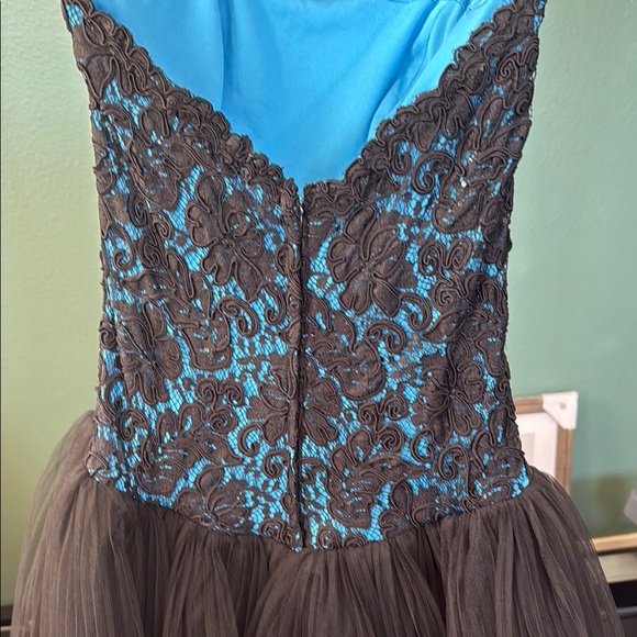 Elegant Black and Blue Lace Dress - Picture 3 of 15